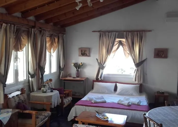 Semi's House Casa de Férias Batsi (Andros)